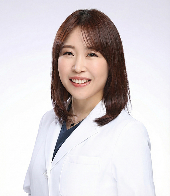 目黒まぶたのクリニック 医師　郡司知世